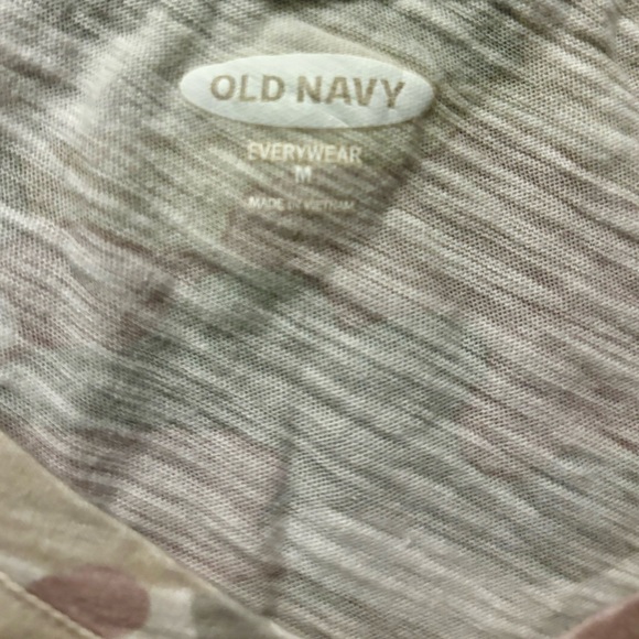 Old Navy brand Woman’s med.Washed out color camo design Great condition No flaws - Picture 2 of 9
